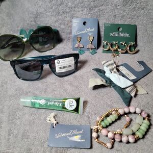 NK Universal Thread Wild Fable Womens Green 100% UV Protection Accessory Bundle